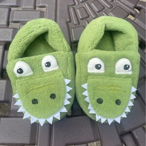 Kids' green monster slippers, Age 2
